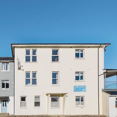 Sunny Beach Apartments Shanklin Exterior photo