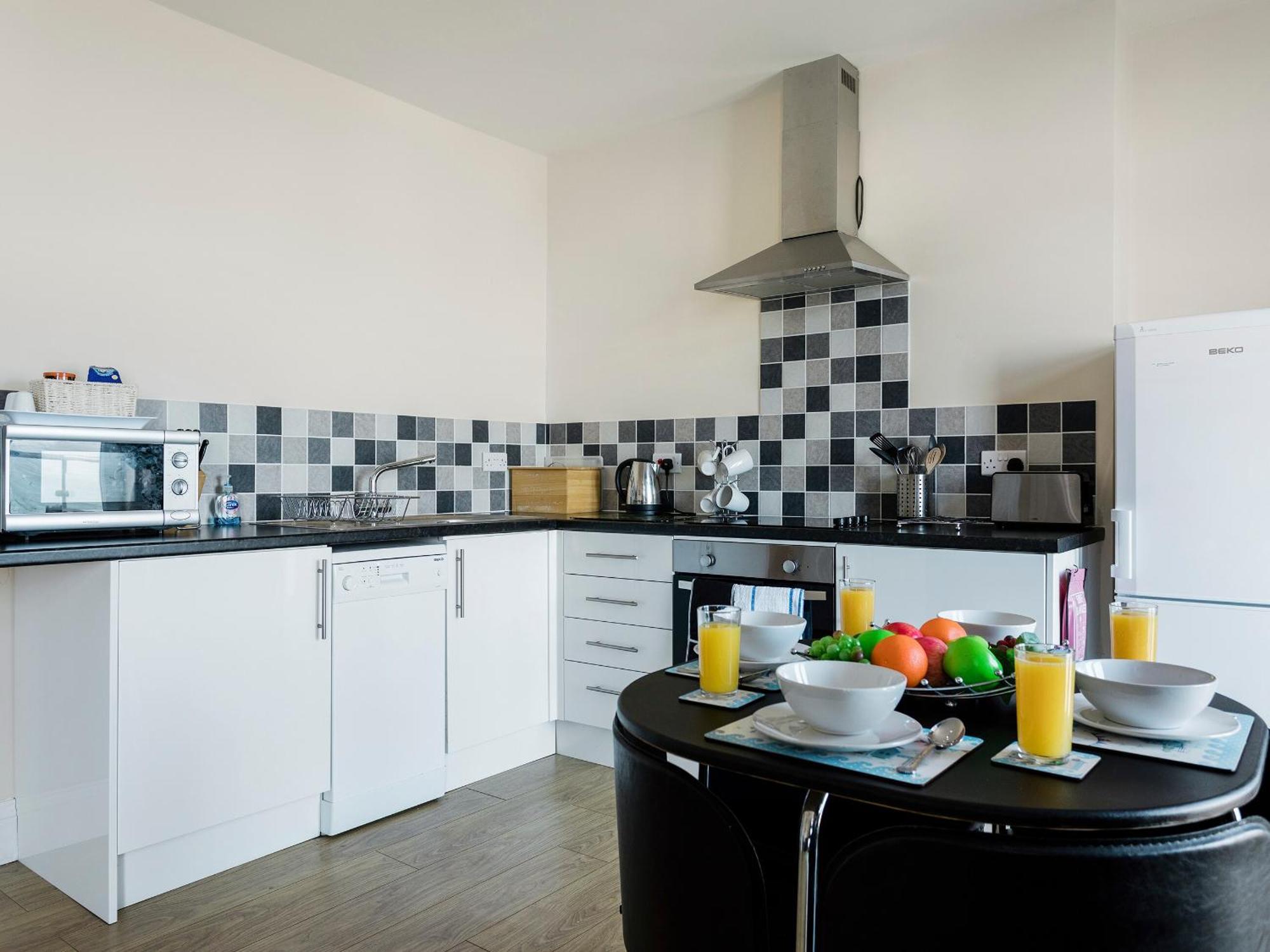 Sunny Beach Apartments Shanklin Exterior photo